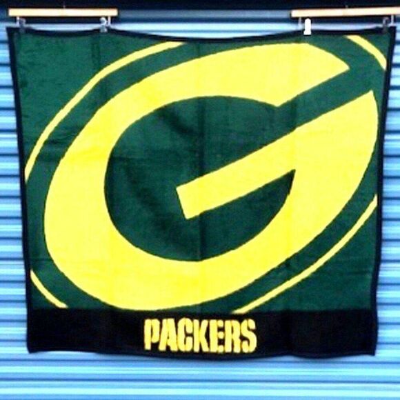 Plush Throw Blanket . Size: 48'' x 54'' ...................... Green Bay Packers - Picture 1 of 4